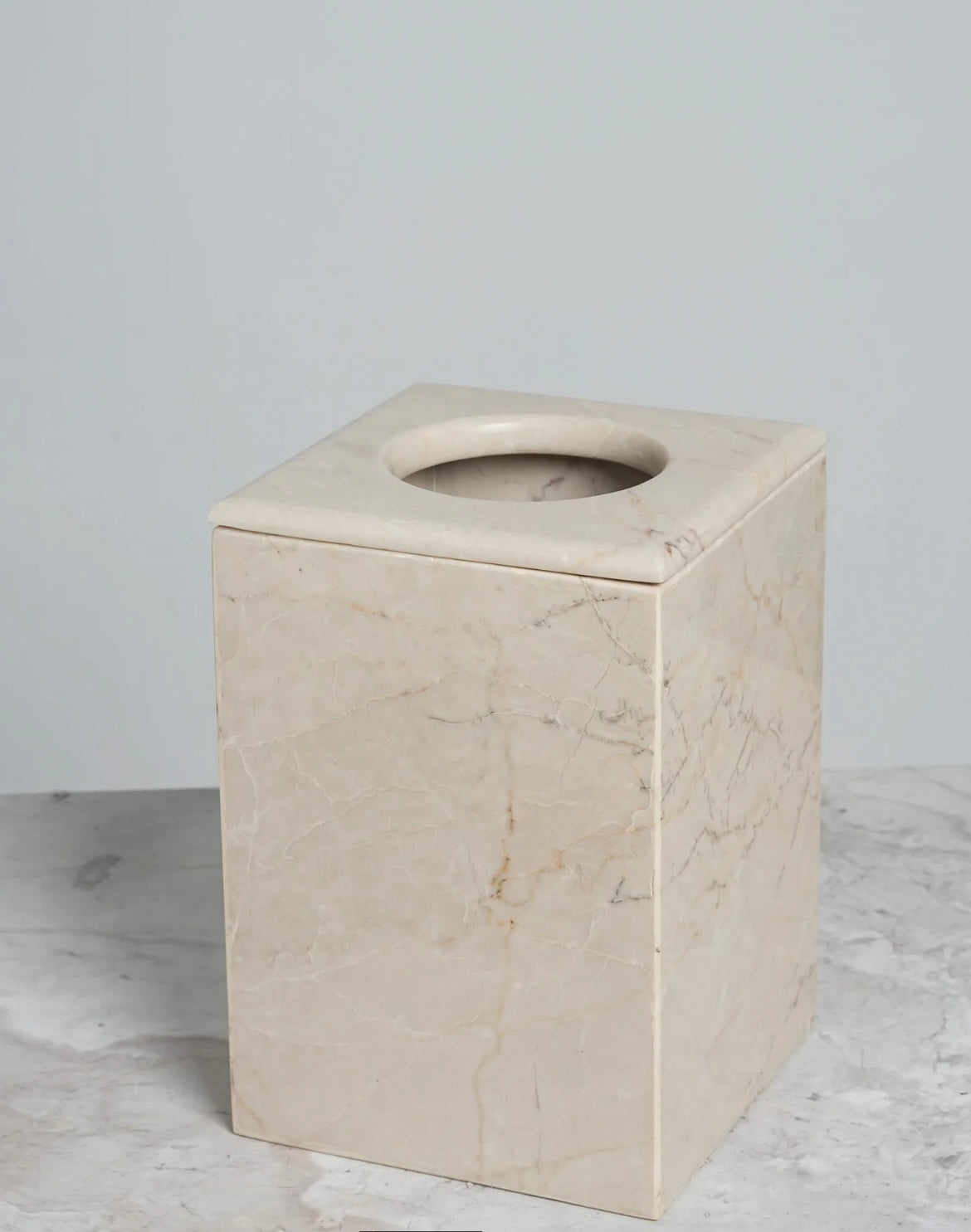 Marble basket with cover