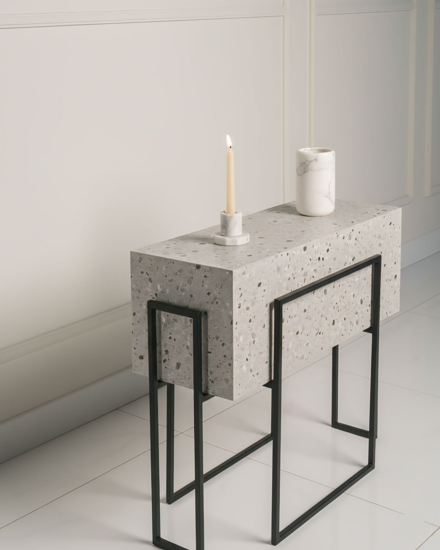 Grey stone 80cm pot or table Alike Marble