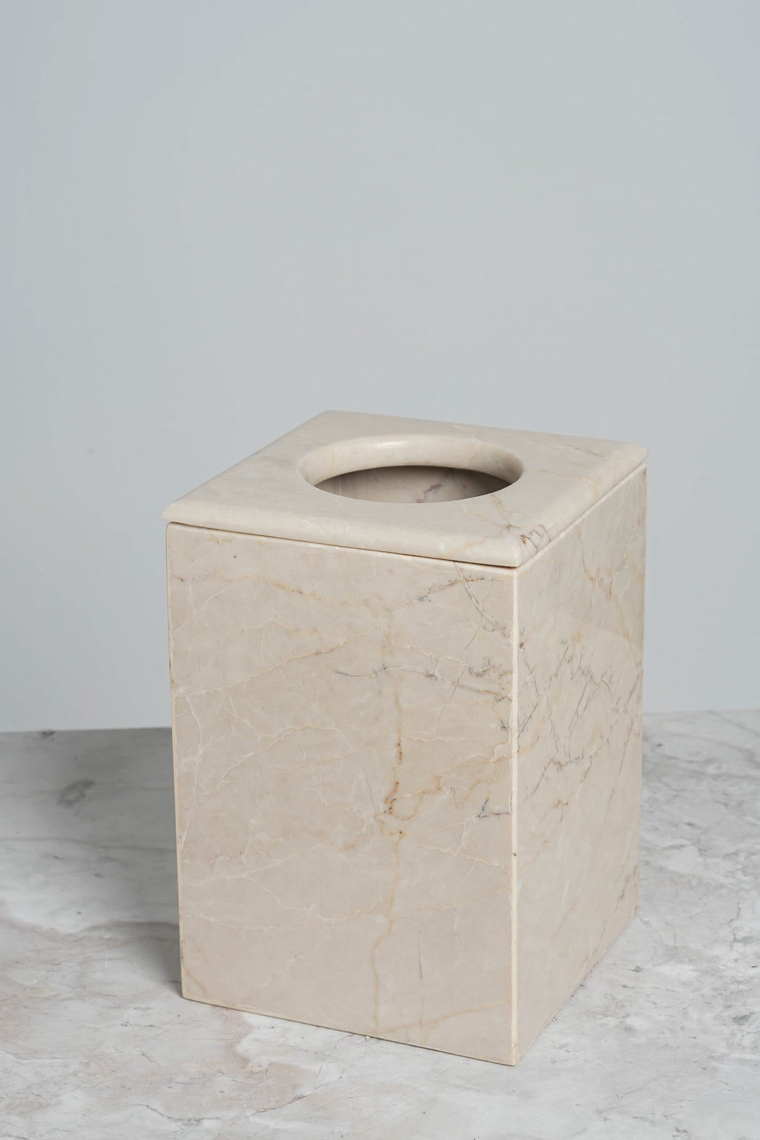 Marble basket with cover