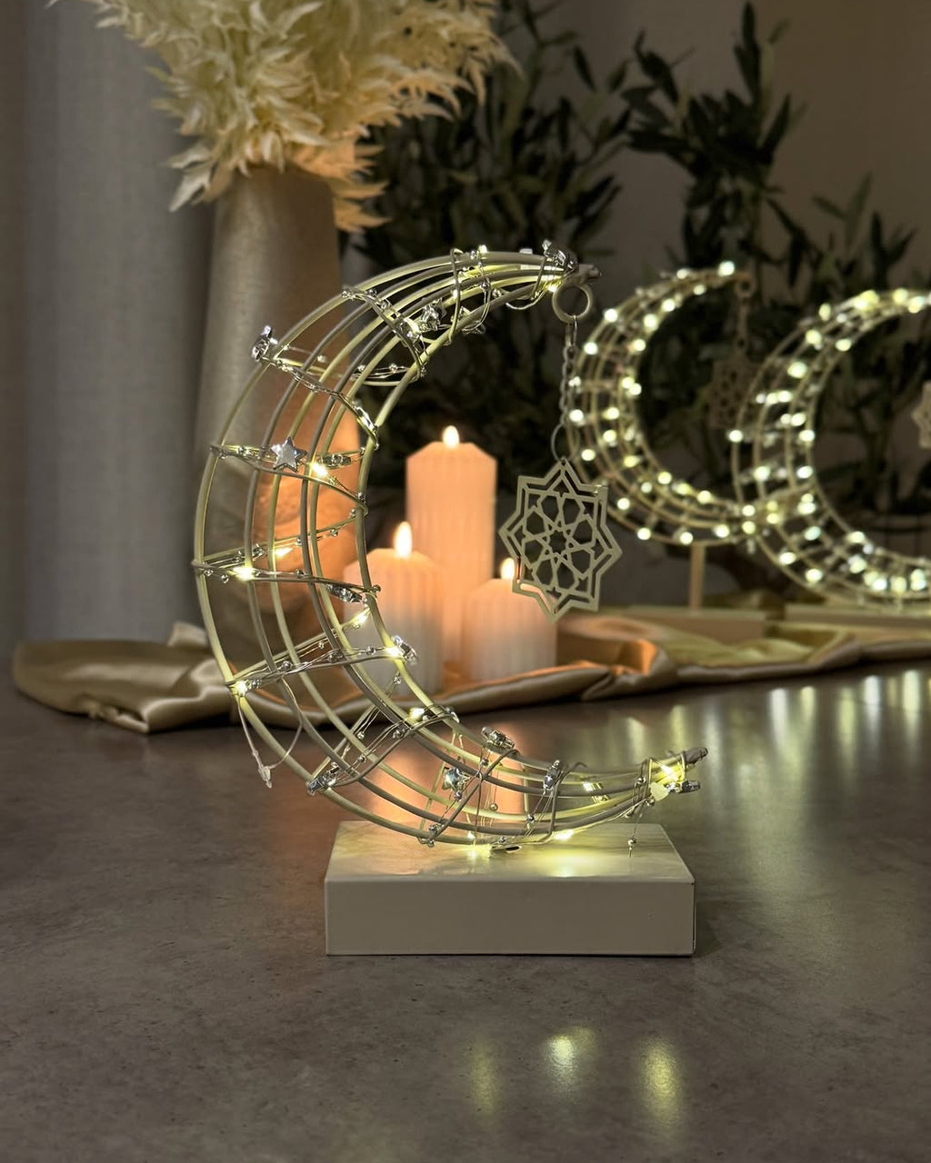 Modern Crescent Moon LED Decor – Ramadan & Eid Tabletop Light ( available 2 size)