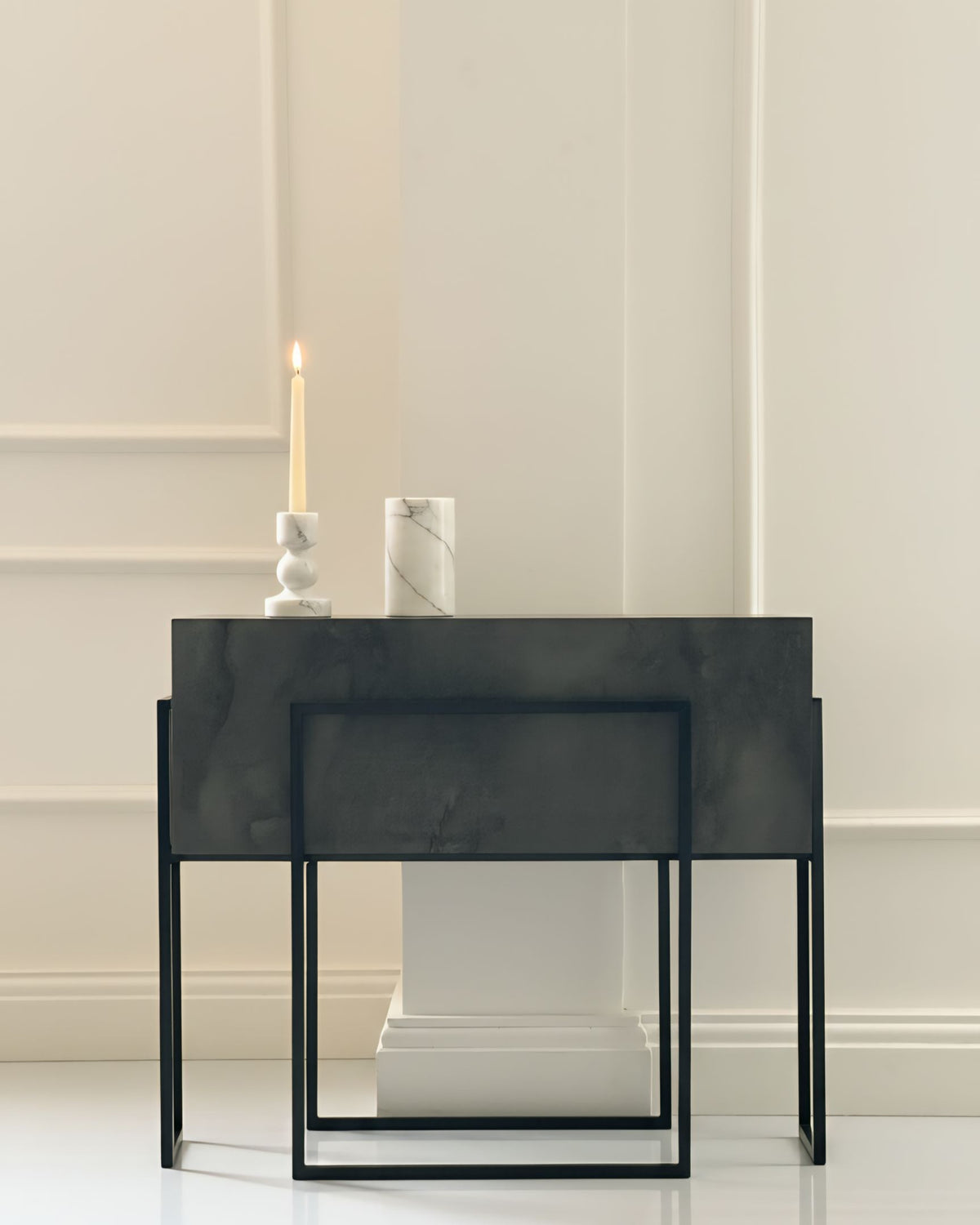 Charcoal 80cm pot or table Alike Marble